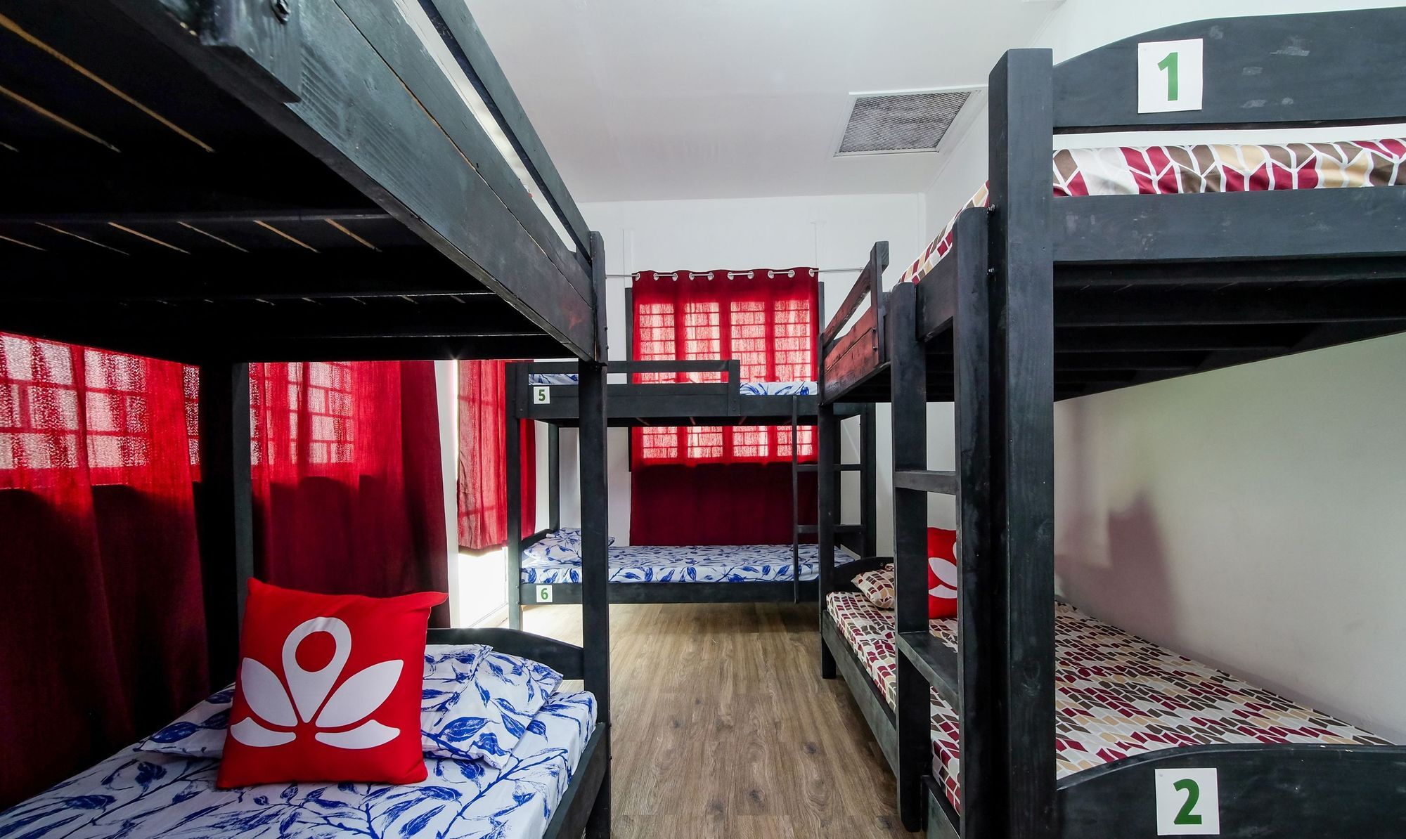 Zen Hostel Haven Backpackers Макати Экстерьер фото