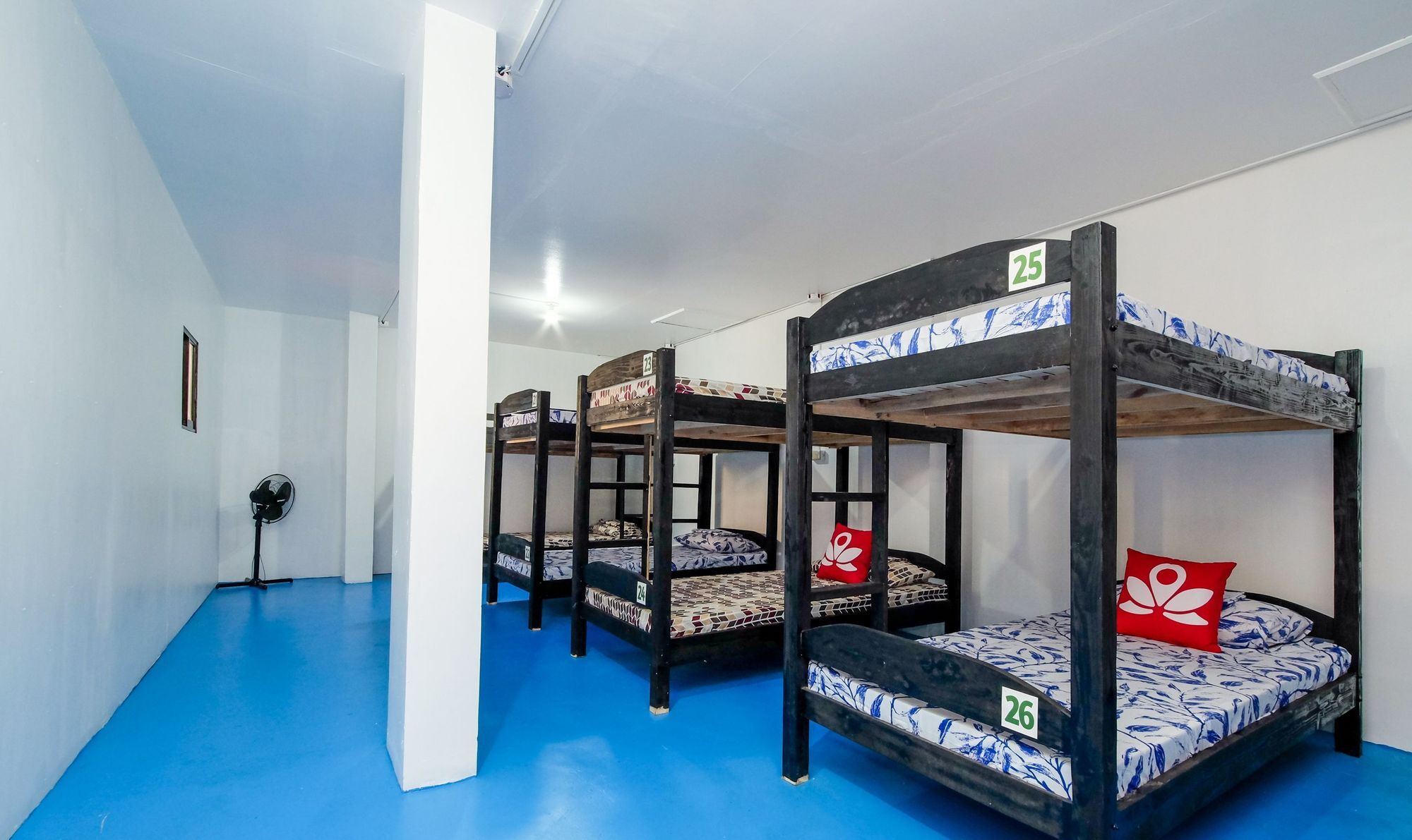 Zen Hostel Haven Backpackers Макати Экстерьер фото